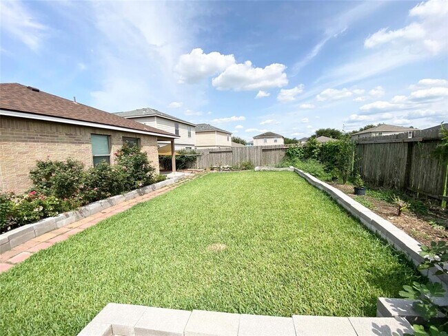 Building Photo - 8119 Yaupon View Dr