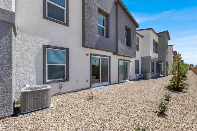 Building Photo - 6065 Amaryllis Fls St