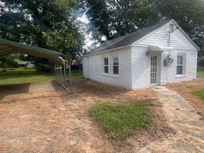 Building Photo - One bedroom, 1 bath house in Mebane