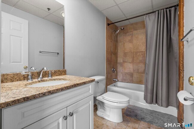 Building Photo - 145 Canal St E