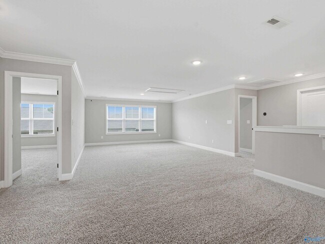 Building Photo - 14725 Commonwealth Dr
