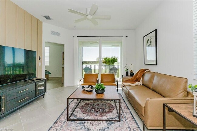Building Photo - 15275 Green Acre Avenue Unit 338