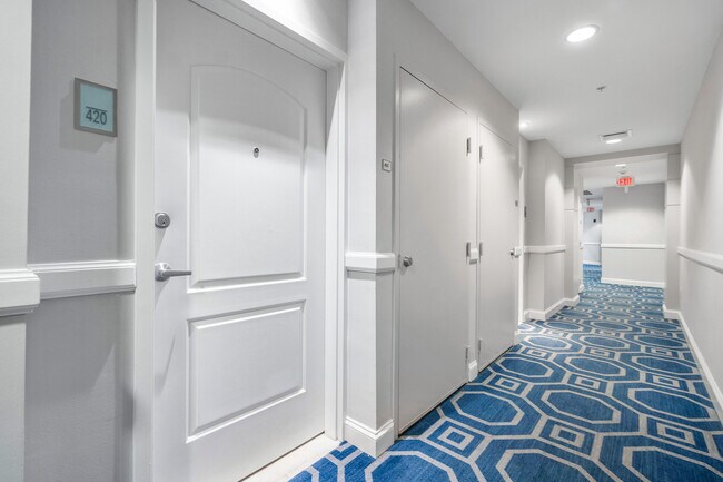 Building Photo - 801 S Olive Ave