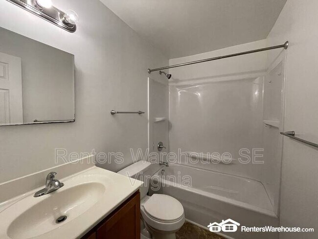 Building Photo - 500 Ashlawn Dr