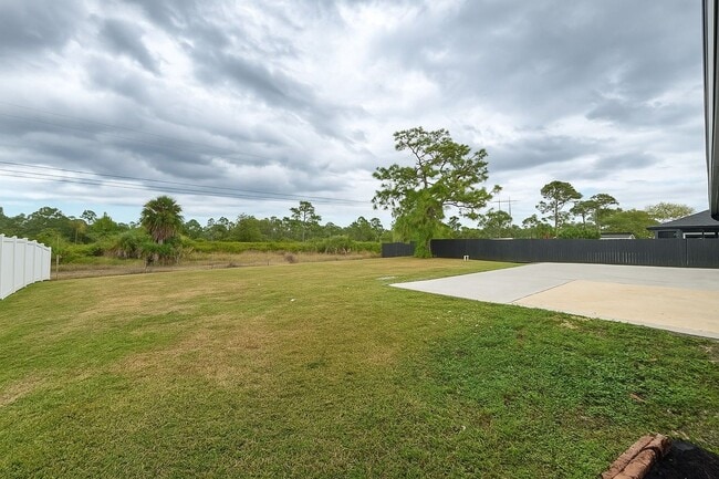 Building Photo - Elegant Newly Remodeled 3-Bedroom Home in ...