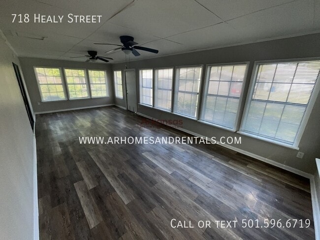 Building Photo - 718 Healy St