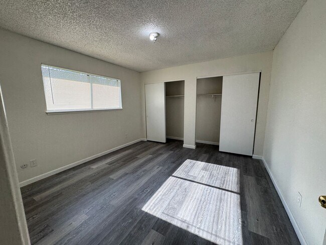 Building Photo - Three Bed, Two Bath Home In North Stockton