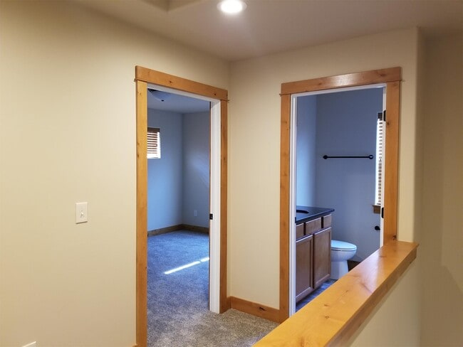 Building Photo - 4443 Glenwood Dr