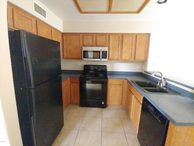 Building Photo - 1922 N 106th Ln