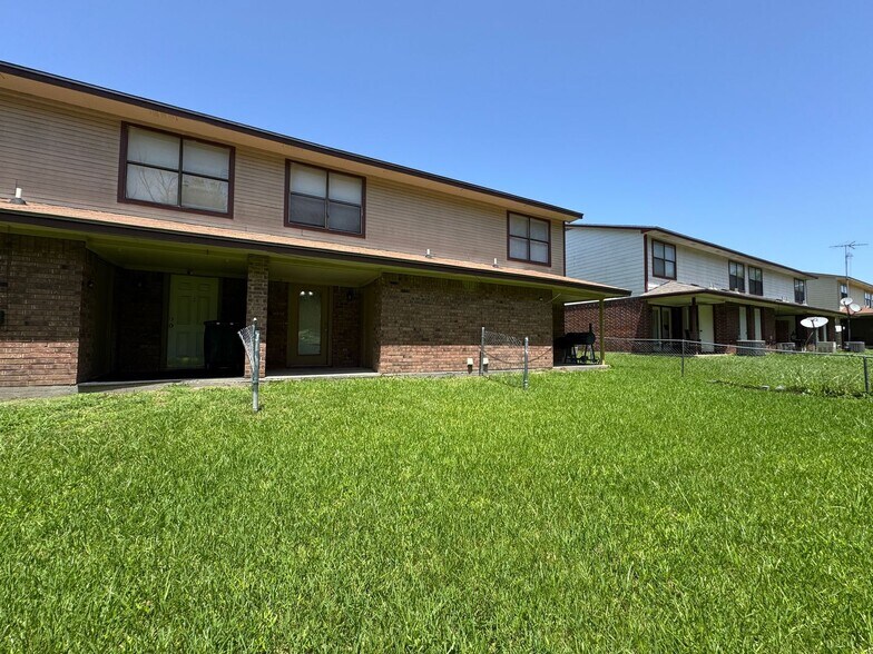 Building Photo - 1210 Monroe Loop
