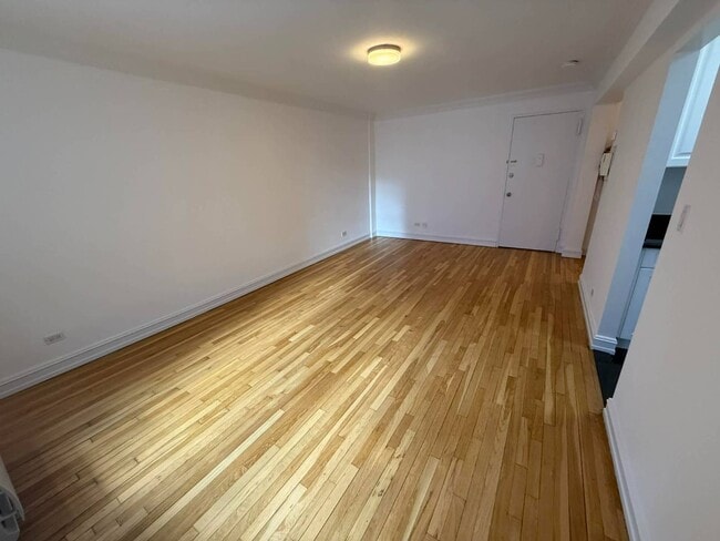 Building Photo - 305 W 13th St