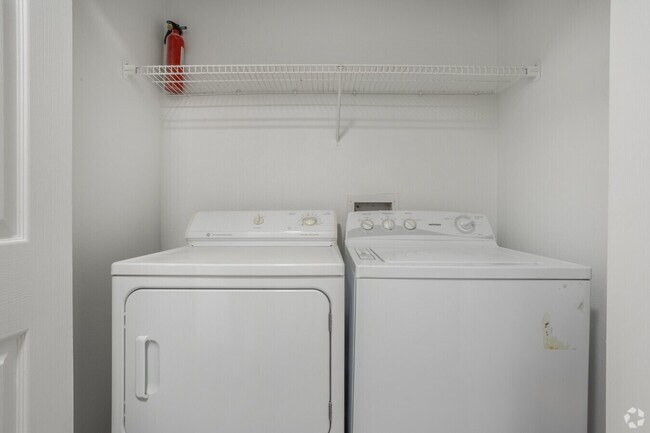 Building Photo - Get $500 Off on a Spacious 2/2 Apt!