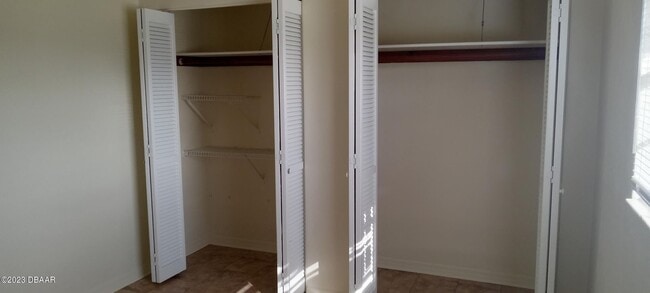 Building Photo - Large corner lot in Port Orange, Beautiful...