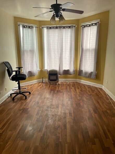 Building Photo - 5017 W Huron St