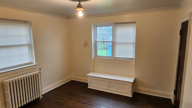 Building Photo - Four Bedroom Single Family home in Derreck...