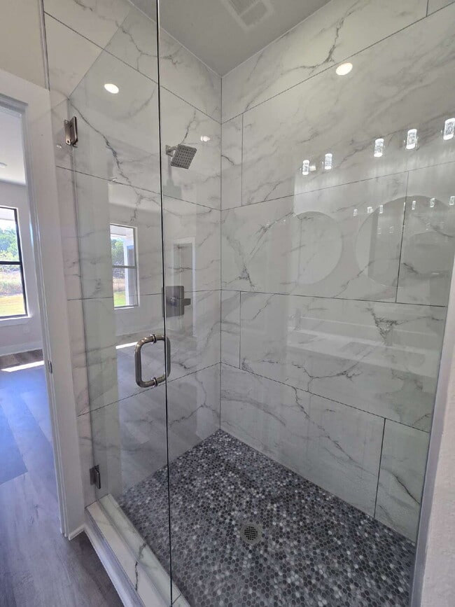 Building Photo - "New 3-Bed Oasis with Quartz Finishes and Modern Look!