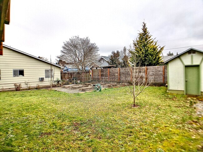 Building Photo - 2746 SE 73rd Ave