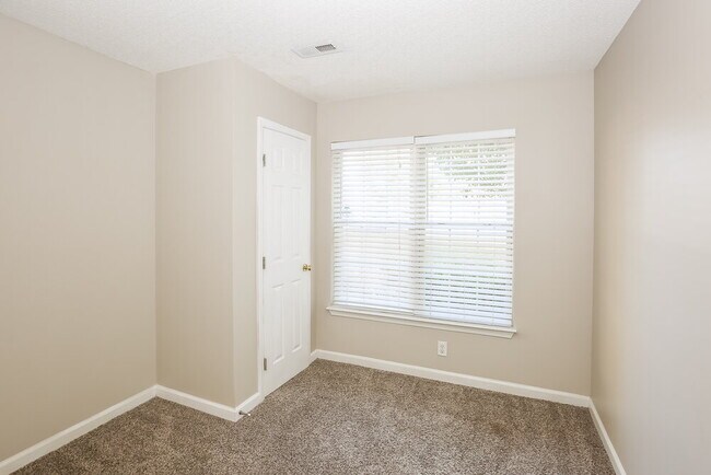 Building Photo - 1059 Chapel Creek Rd