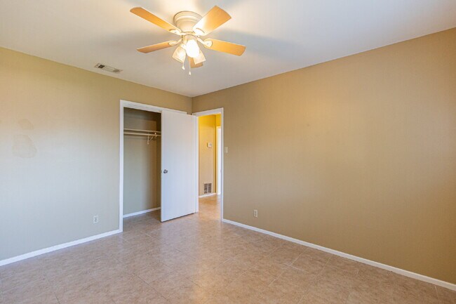 Building Photo - 4414 Valleybrook