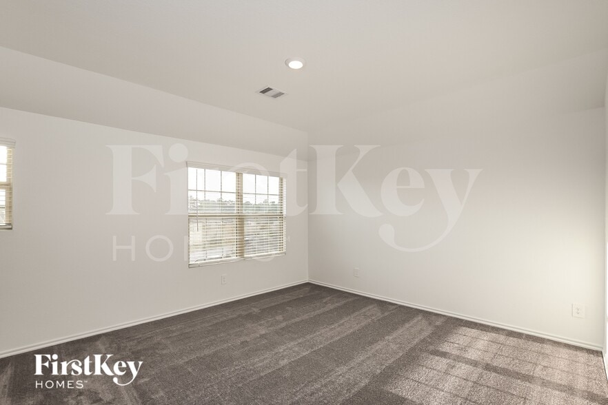 Building Photo - 302 Pickwick Gdns Ln