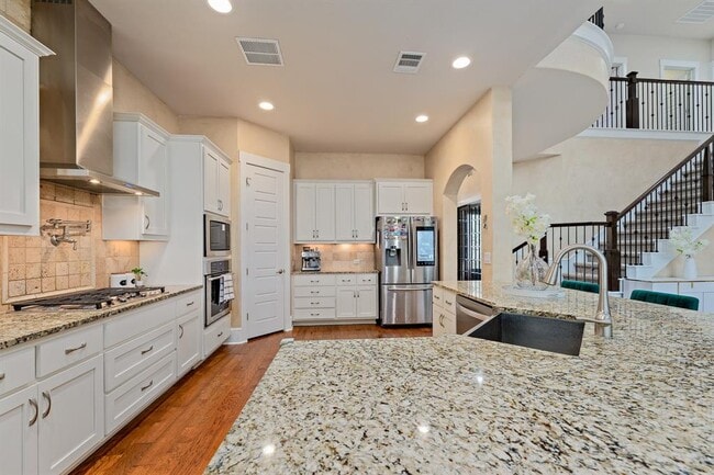 Building Photo - 701 San Marco Trl