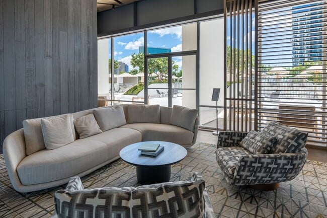 Building Photo - New Koula STUDIO