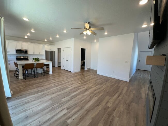 Building Photo - 3306 Eagle Mountain Town Home