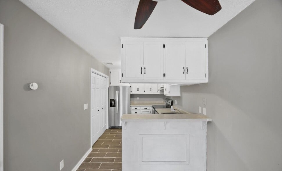 Building Photo - 2080 Woodlawn Dr SW