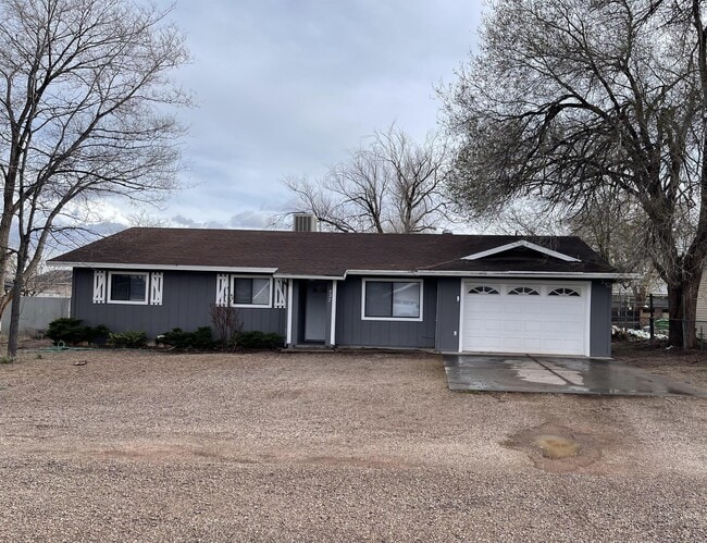 Building Photo - 537 W Juniper Dr