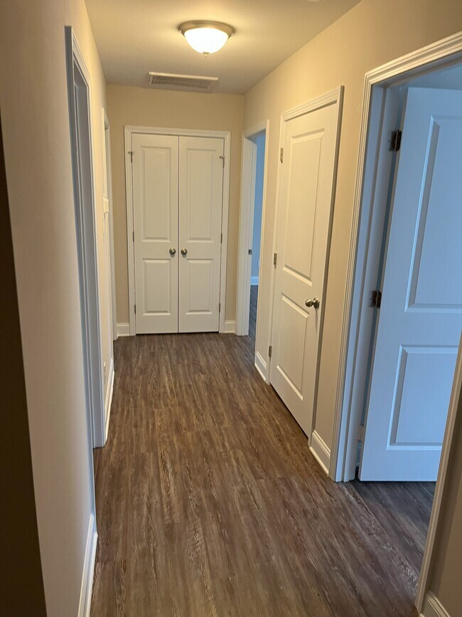 Building Photo - New Units Hillsboro