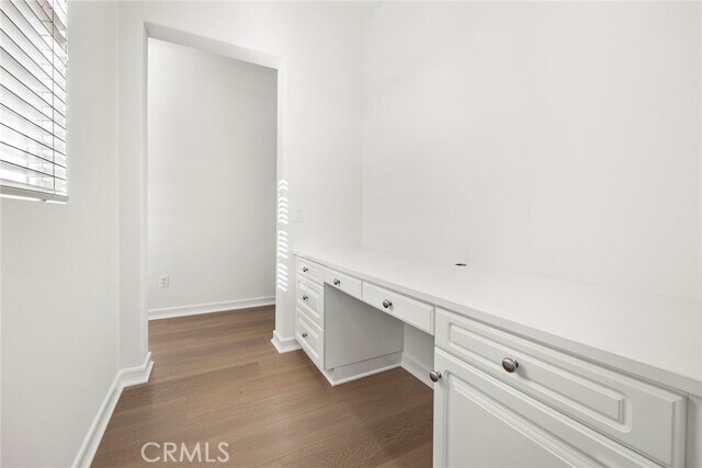 Building Photo - 2556 Pearblossom St