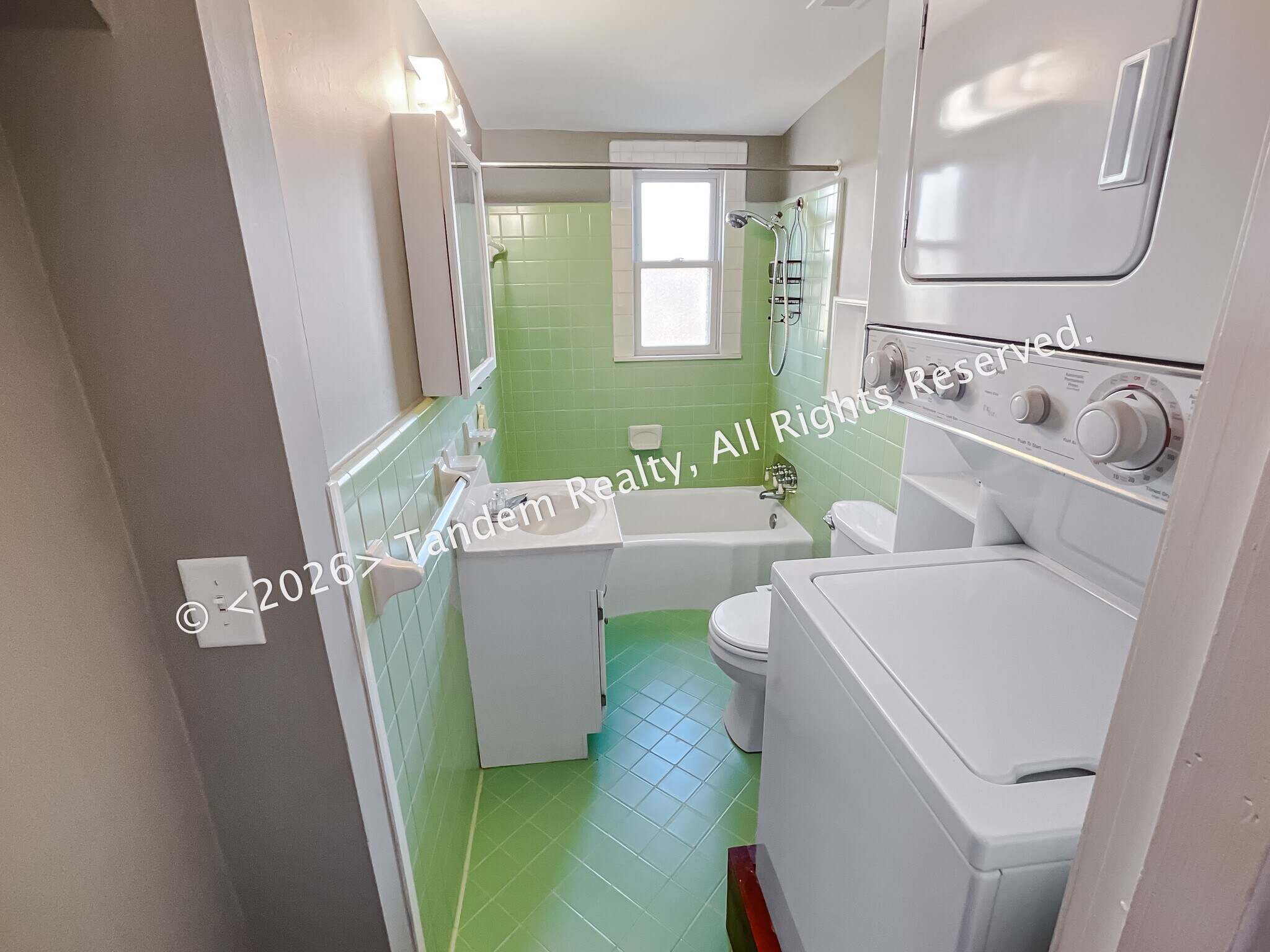 Building Photo - 2228 Ashwood Ave