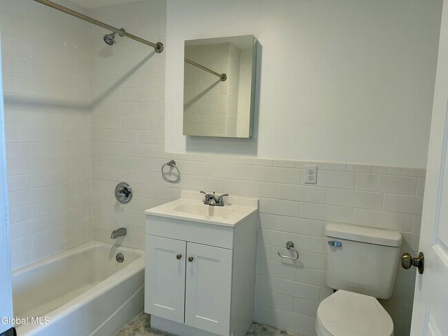 Building Photo - 155 River St