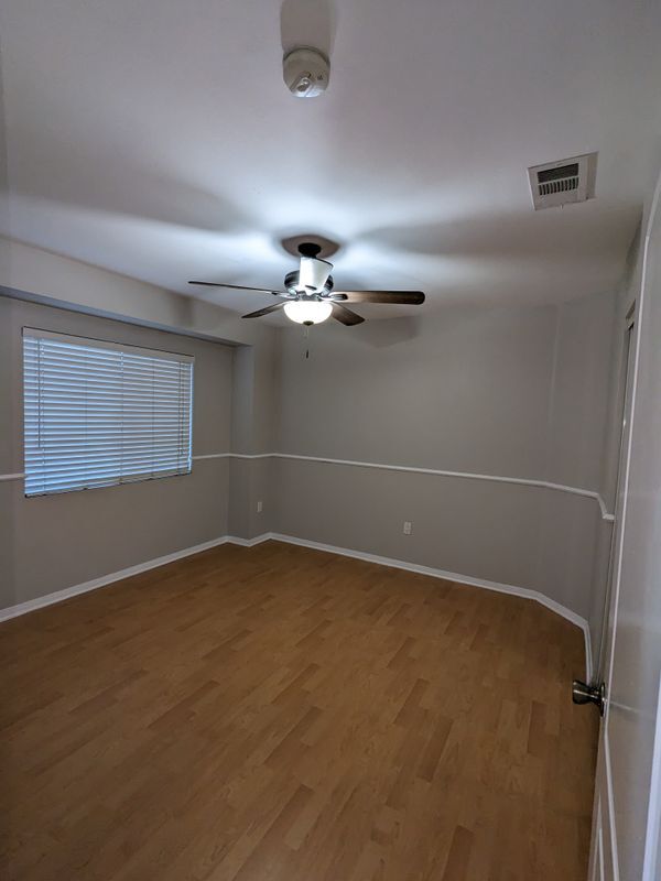 Building Photo - 616 E Opp St