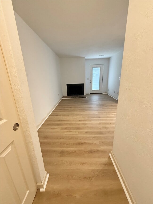 Building Photo - 122 Ashley Dr