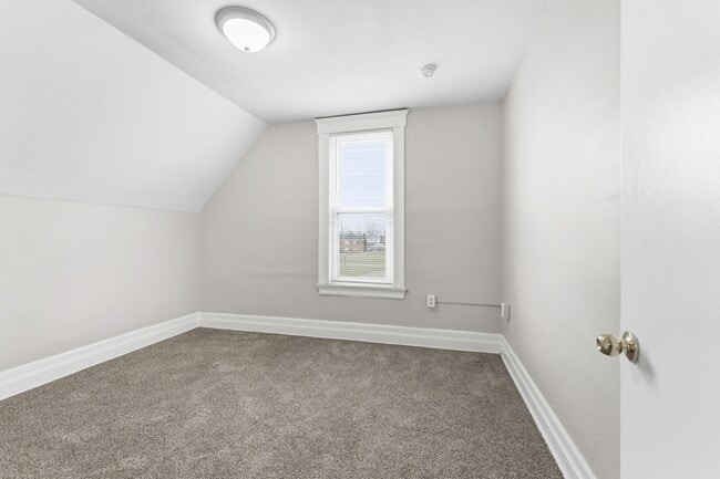 Building Photo - 332 Goddard Rd