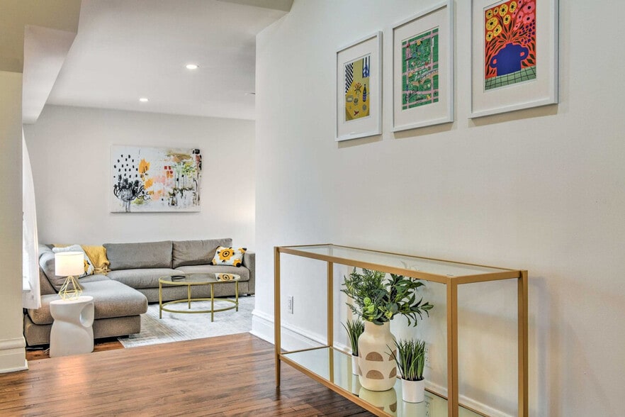 Building Photo - 1129 Augusta St