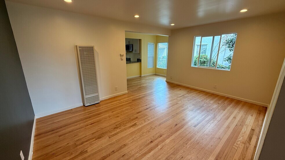 Building Photo - 659 W Riggin St