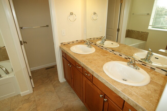 Building Photo - 426 Saint Ida Cir