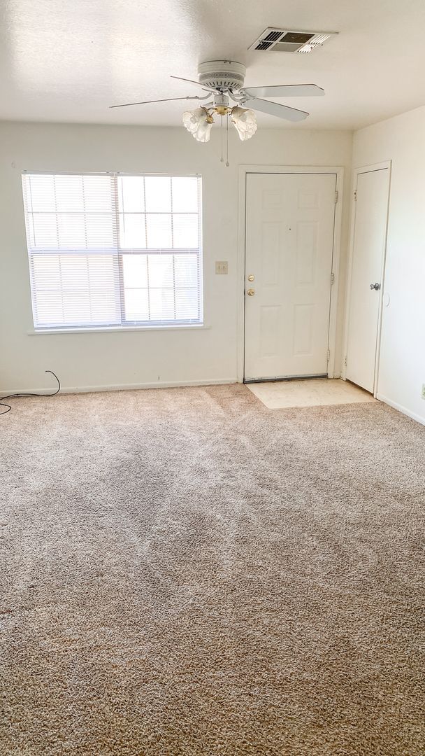 Primary Photo - Small Town Living-Just A Short Drive From ...