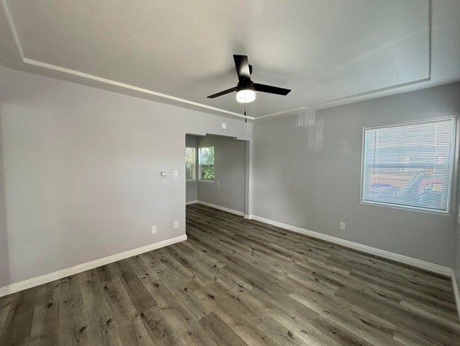 Building Photo - Beautifully renovated one bedroom house - ...