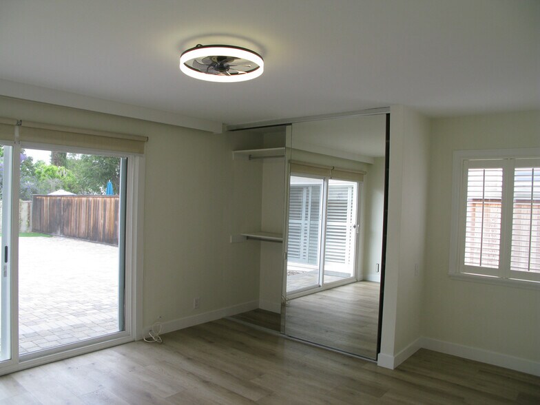 Building Photo - 5137 E Vista Hermosa St