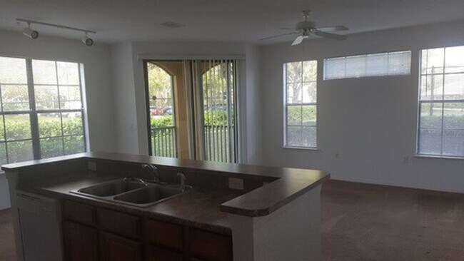 Building Photo - Serenata One bedroom Condo