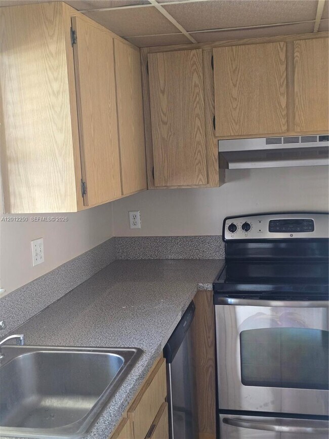 Building Photo - 1630 Sandpiper Blvd