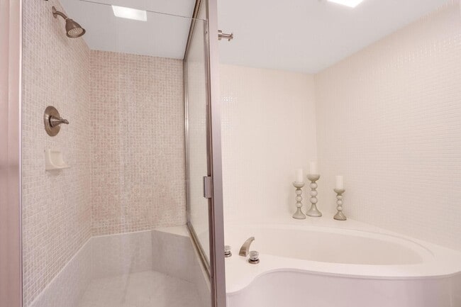 Building Photo - 4200 N Ocean Dr