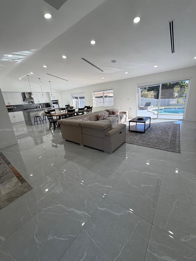 Building Photo - 920 Monticello Ave