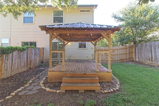Building Photo - 2903 Whisper Oaks Ln