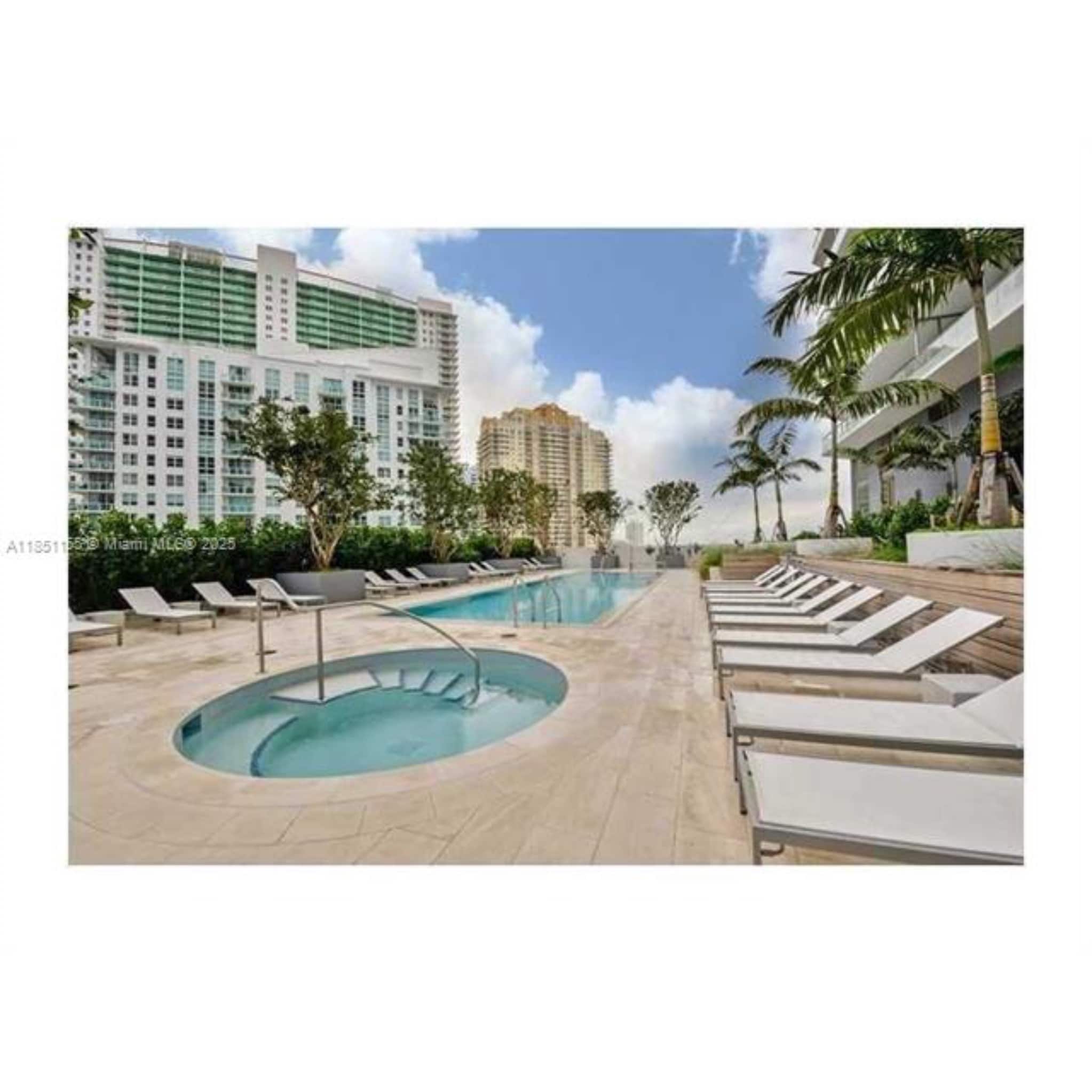 Building Photo - 1300 Brickell Bay Dr