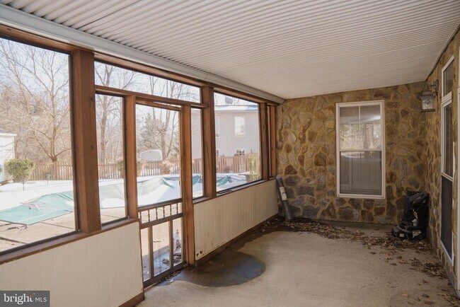 Building Photo - 6902 Tower of London Dr