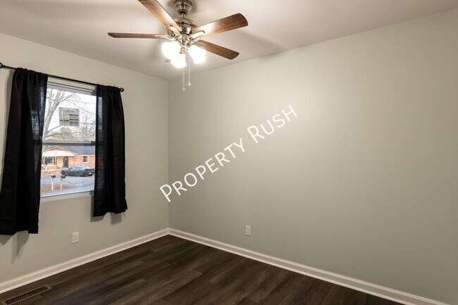 Building Photo - 2290 Malibu Dr SE